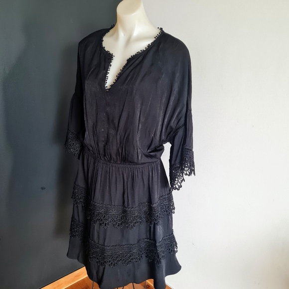 Women's size 18 M 'CITY CHIC' Gorgeous little black dress- EUC - Picture 3 of 7